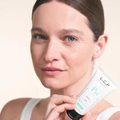 L.C.P Professionnel Paris Pure Rinse-Off Mask With Green Clay 200ml 7 L.C.P Professionnel Paris Pure Rinse-Off Mask With Green Clay 200ml -Pro Beauty Care Shop 818133 2